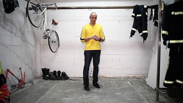 Kung Fu Foot (Gimmick and Online Instructions) - Héctor Mancha - Trick – Image 2