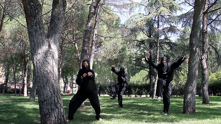 Kung Fu Foot (Gimmick and Online Instructions) - Héctor Mancha - Trick – Image 4